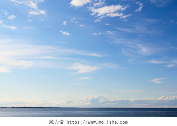 蓝天白云晴朗天空大海海面风景景色